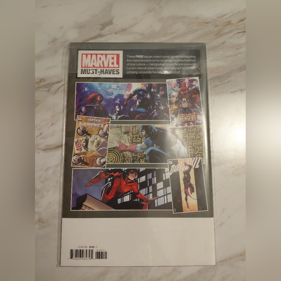Marvel Must-Haves: Uncanny Avengers with Red, Blue, and White PREVIEW - Picture 3 of 3